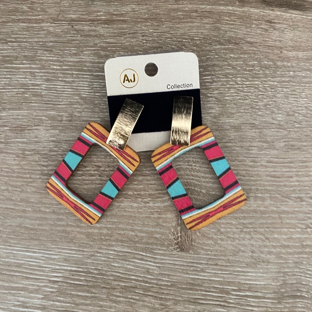 NWT multi color earrings